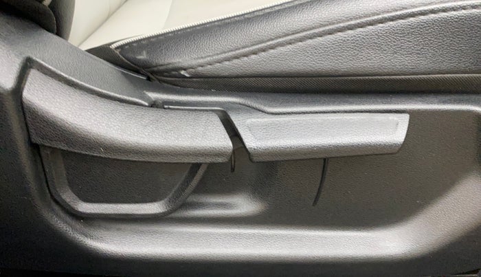 2023 Hyundai NEW I20 ASTA (O) 1.2 MT, Petrol, Manual, 19,651 km, Driver Side Adjustment Panel