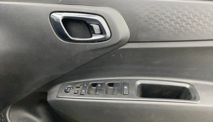 2025 Hyundai EXTER SX 1.2 MT Knight Edition Hy-CNG Duo, CNG, Manual, 4,273 km, Driver Side Door Panels Control