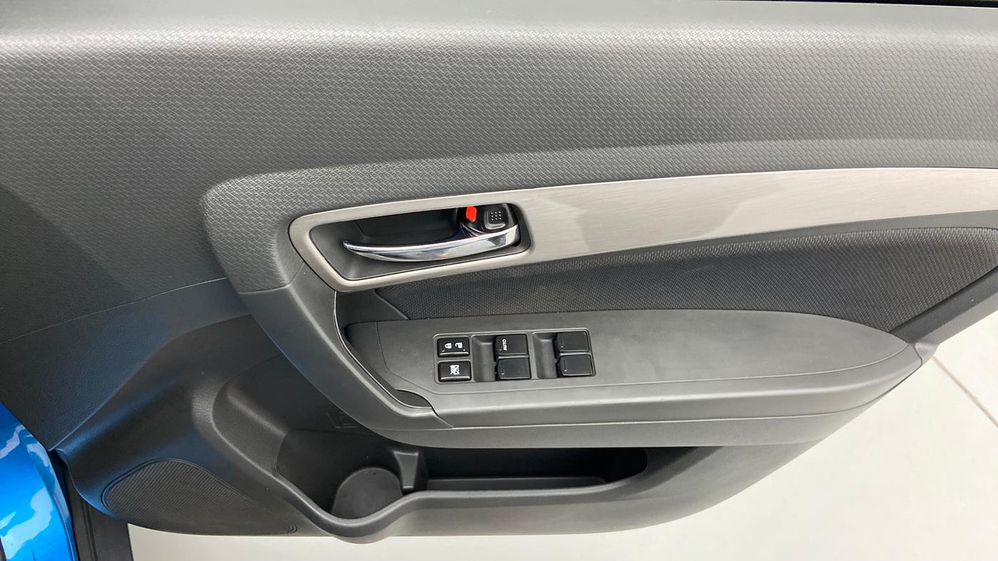 2017 Maruti Vitara Brezza ZDI PLUS DUAL TONE, Diesel, Manual, 84,213 km, Driver Side Door Panels Control