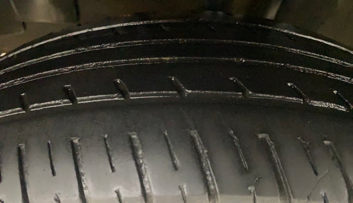 2016 Renault Kwid RXT 0.8, Petrol, Manual, 33,173 km, Left Front Tyre Tread