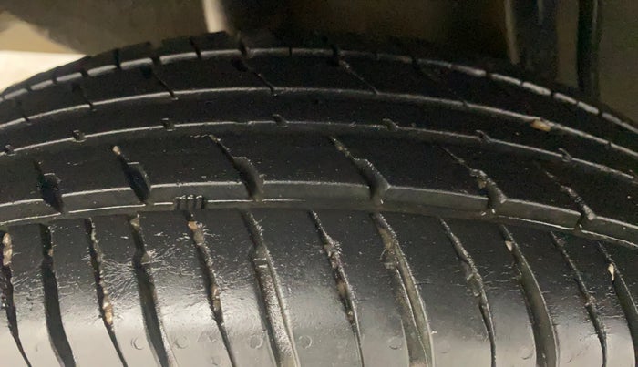 2016 Renault Kwid RXT 0.8, Petrol, Manual, 33,173 km, Right Rear Tyre Tread