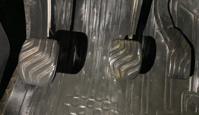 2016 Renault Kwid RXT 0.8, Petrol, Manual, 33,173 km, Pedals