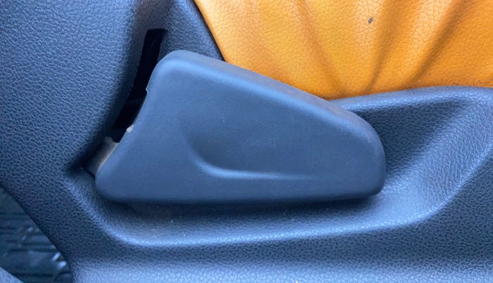 2016 Renault Kwid RXT 0.8, Petrol, Manual, 33,173 km, Driver Side Adjustment Panel