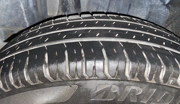 2019 Maruti Swift VXI AMT, Petrol, Automatic, 1,30,885 km, Right Rear Tyre Tread