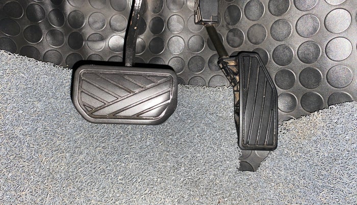 2019 Maruti Swift VXI AMT, Petrol, Automatic, 1,30,885 km, Pedals