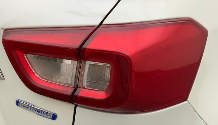 2020 Maruti Vitara Brezza VXI AT SHVS, Petrol, Automatic, 30,949 km, Right tail light - Minor scratches