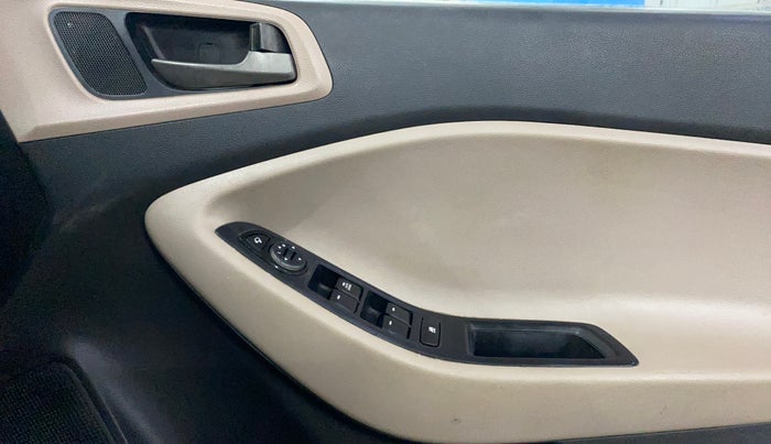 2018 Hyundai Elite i20 SPORTZ 1.2, Petrol, Manual, 1,00,499 km, Driver Side Door Panels Control