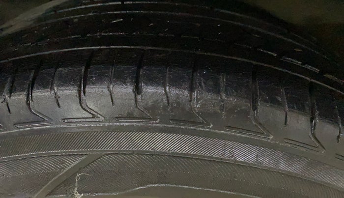 2018 Hyundai Elite i20 SPORTZ 1.2, Petrol, Manual, 1,00,499 km, Left Front Tyre Tread