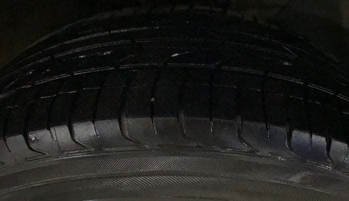 2018 Hyundai Elite i20 SPORTZ 1.2, Petrol, Manual, 1,00,499 km, Right Front Tyre Tread