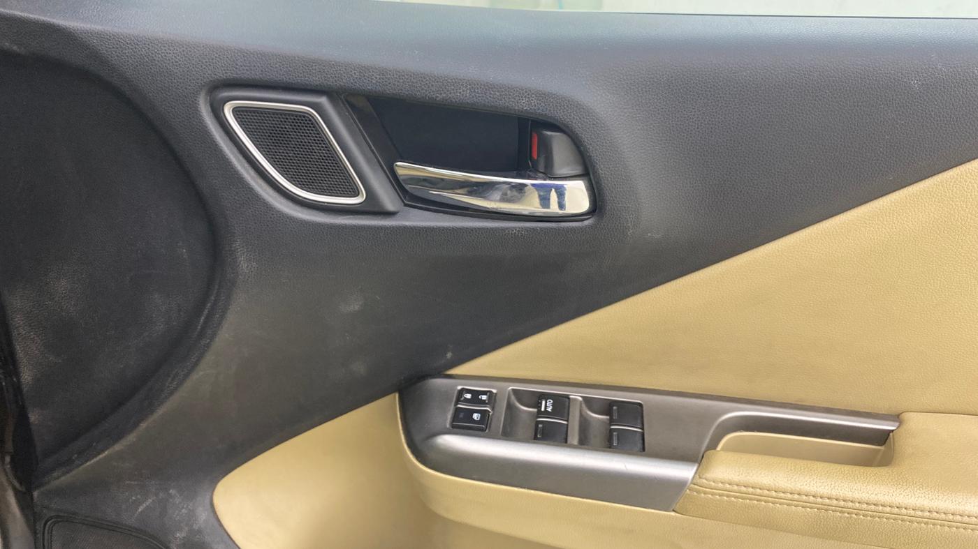 2017 Honda City 1.5L I-VTEC ZX CVT, Petrol, Automatic, 1,04,350 km, Driver Side Door Panels Control