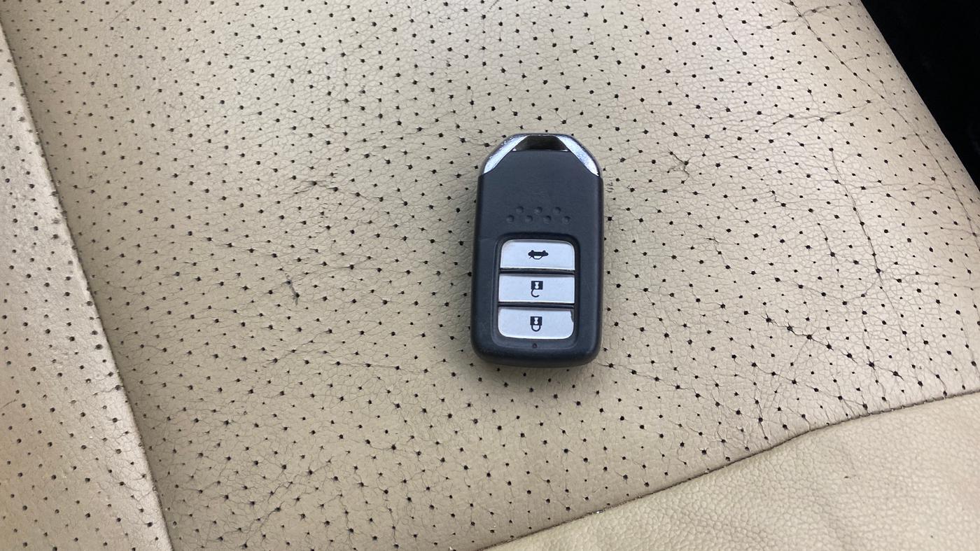 2017 Honda City 1.5L I-VTEC ZX CVT, Petrol, Automatic, 1,04,350 km, Key Close Up