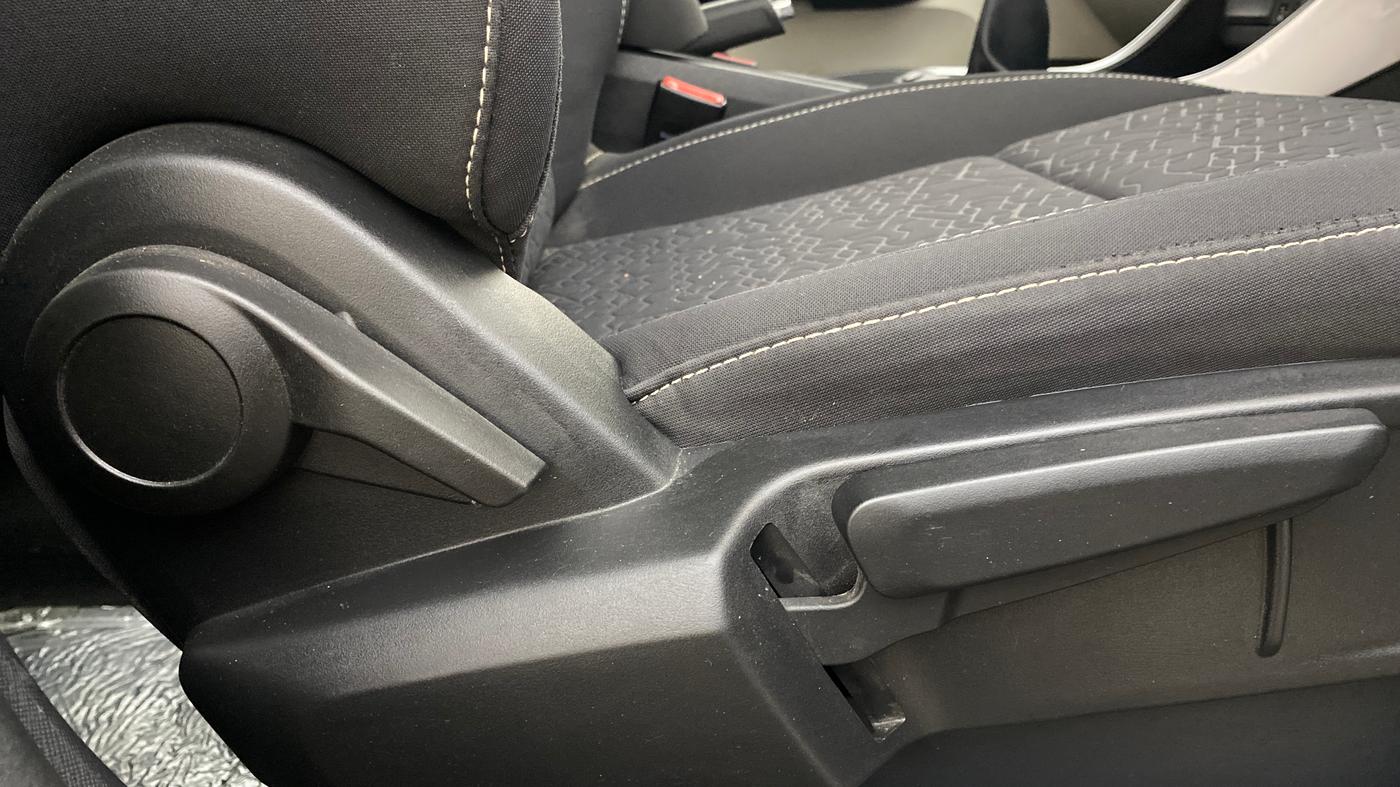 2022 Tata ALTROZ XZ PETROL, Petrol, Manual, 13,803 km, Driver Side Adjustment Panel