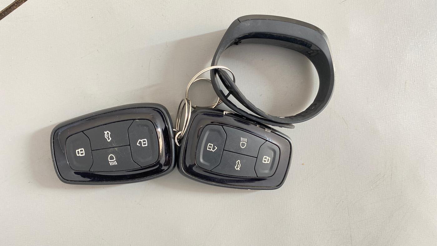 2022 Tata ALTROZ XZ PETROL, Petrol, Manual, 13,803 km, Key Close Up