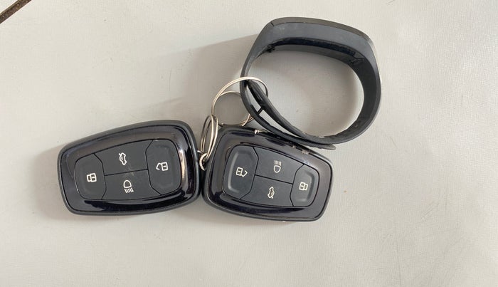 2022 Tata ALTROZ XZ PETROL, Petrol, Manual, 13,803 km, Key Close Up