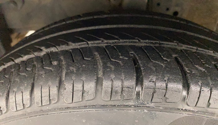 2015 Honda Brio S MT, Petrol, Manual, 74,129 km, Left Front Tyre Tread