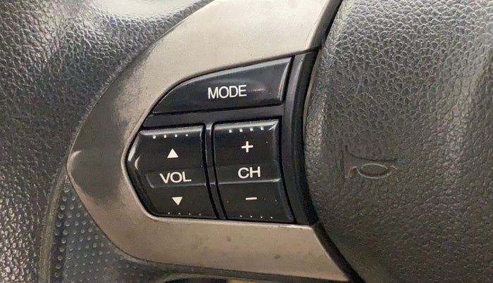 2015 Honda Brio S MT, Petrol, Manual, 74,129 km, Steering wheel - Sound system control not functional