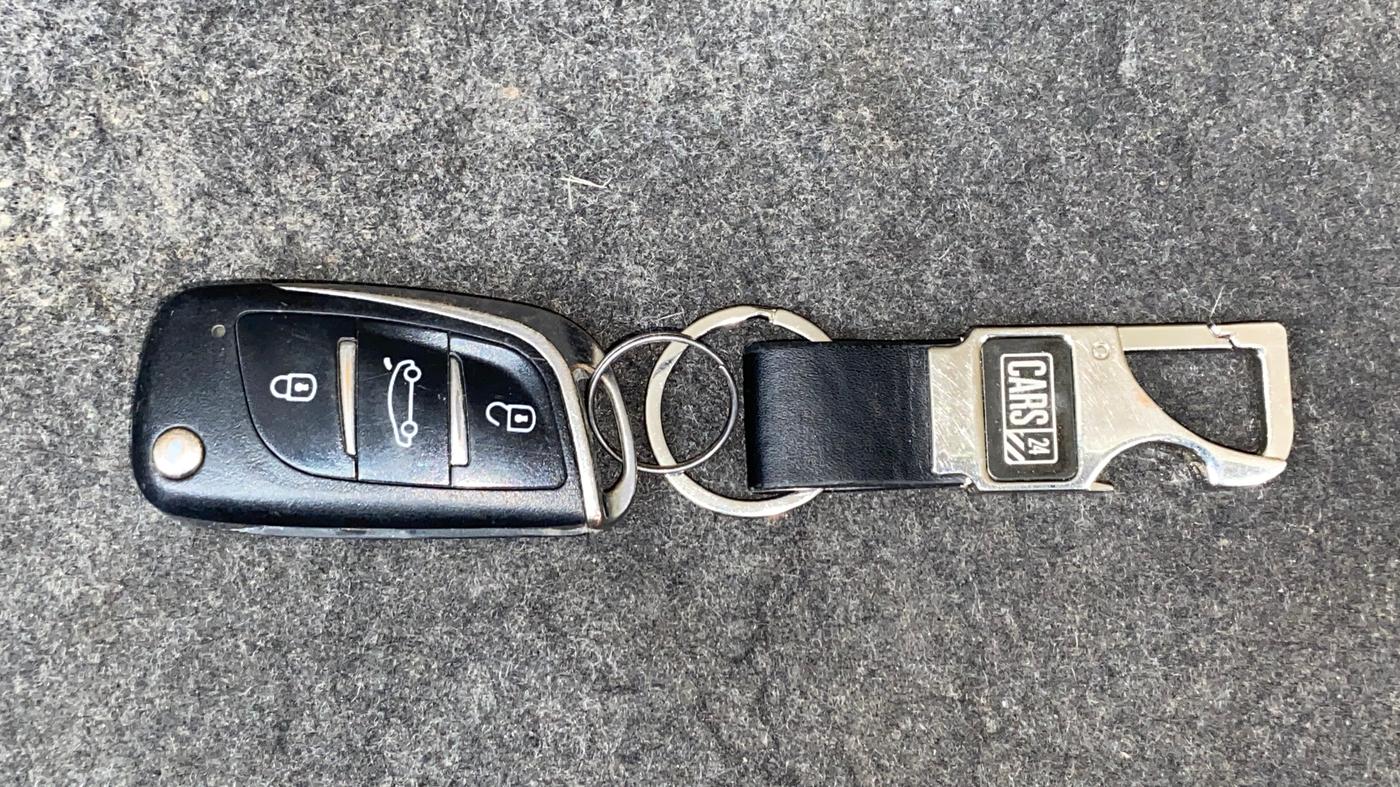 2015 Honda Brio S MT, Petrol, Manual, 74,129 km, Key Close Up