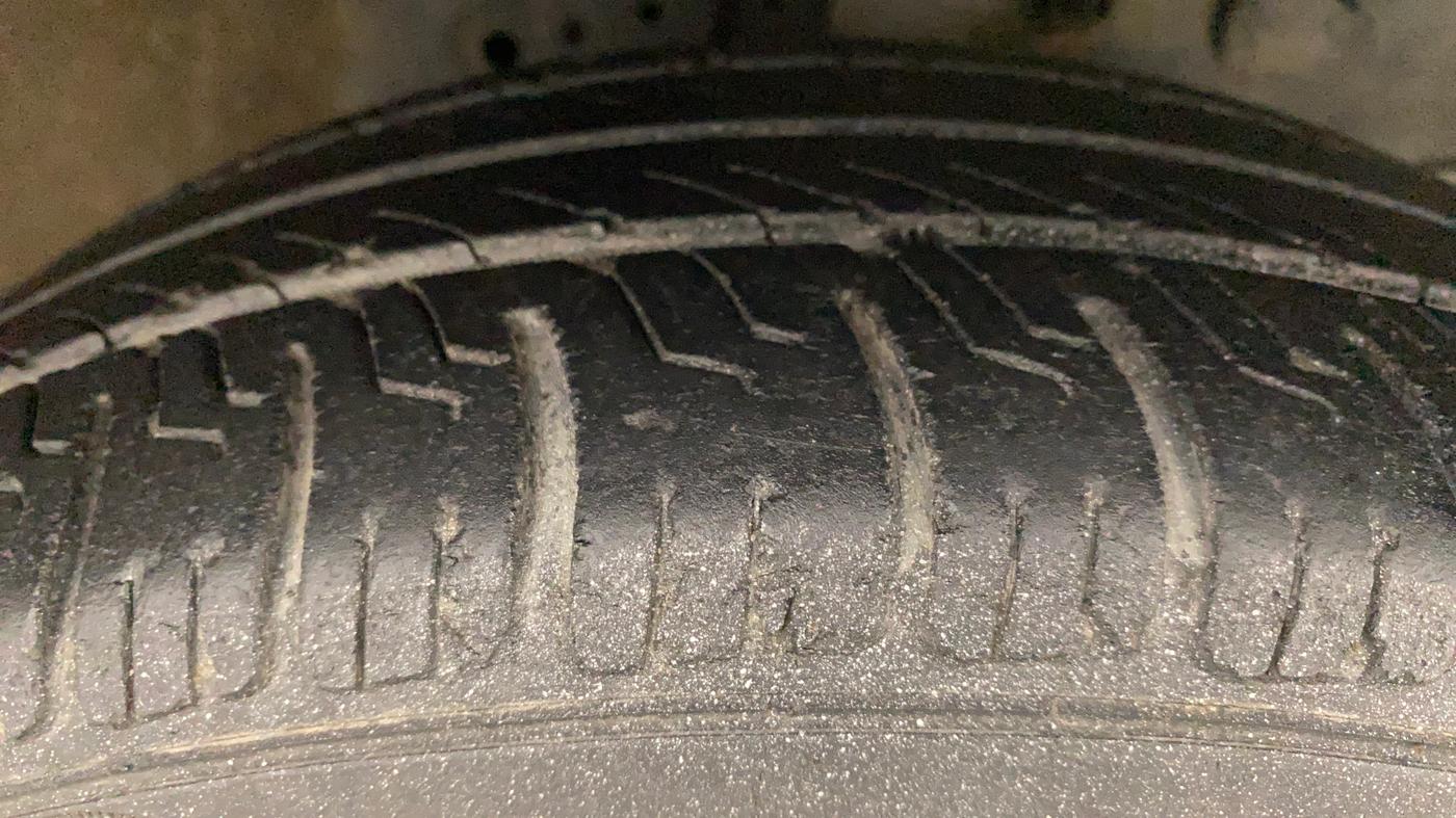 2015 Honda Brio S MT, Petrol, Manual, 74,129 km, Right Front Tyre Tread