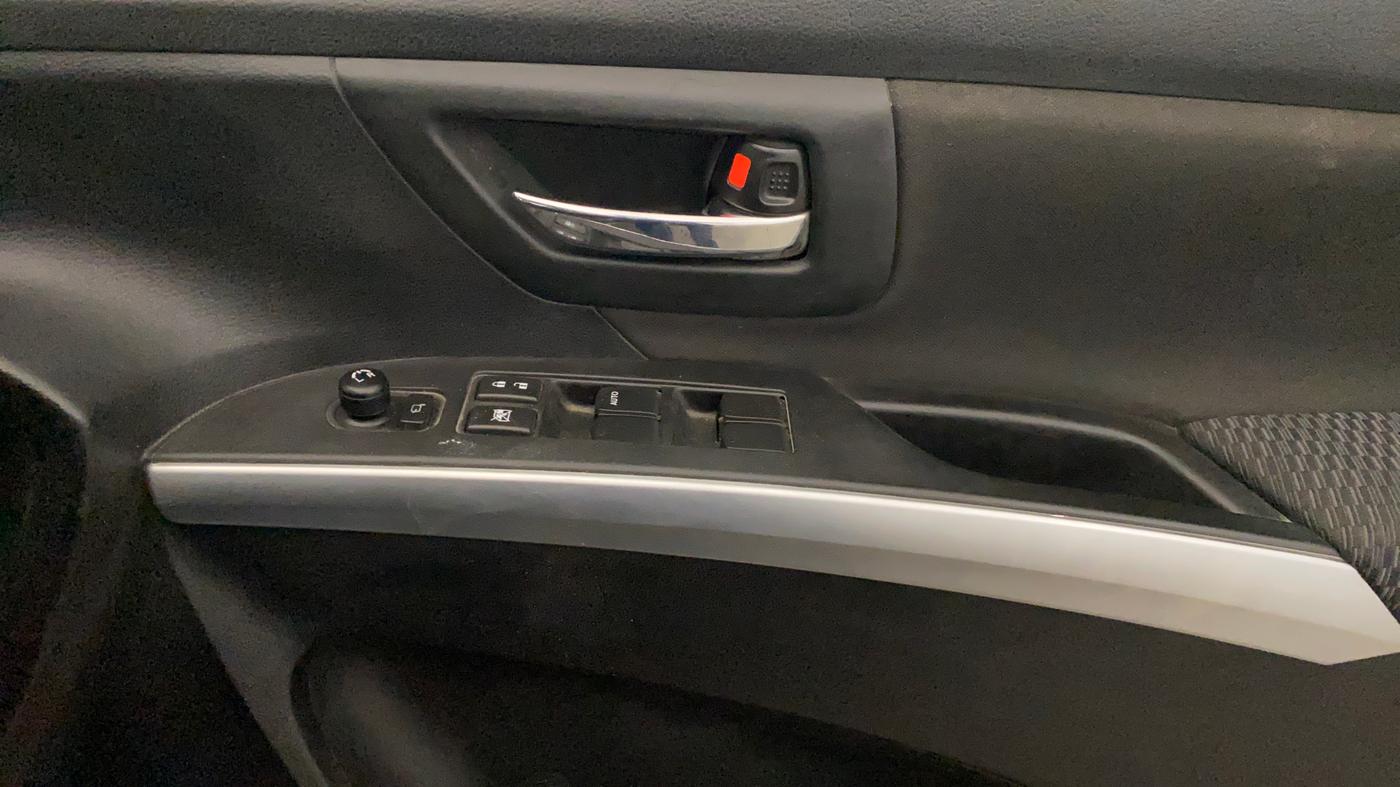2020 Maruti S Cross ZETA 1.5, Petrol, Manual, 1,25,687 km, Driver Side Door Panels Control