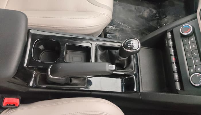 2023 Mahindra XUV700 AX 5 P MT 5 STR, Petrol, Manual, 19,885 km, Gear Lever