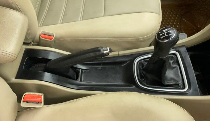 2015 Maruti Ciaz  ZDI SHVS, Diesel, Manual, 70,432 km, Gear Lever