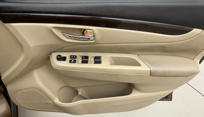 2015 Maruti Ciaz  ZDI SHVS, Diesel, Manual, 70,432 km, Driver Side Door Panels Control