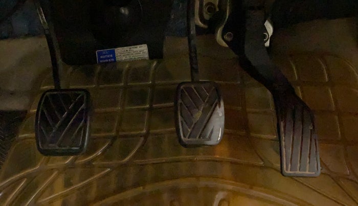 2015 Maruti Ciaz  ZDI SHVS, Diesel, Manual, 70,432 km, Pedals