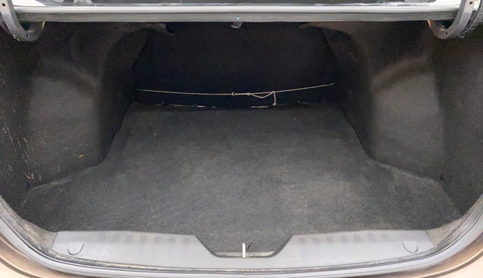 2015 Maruti Ciaz  ZDI SHVS, Diesel, Manual, 70,432 km, Boot Inside