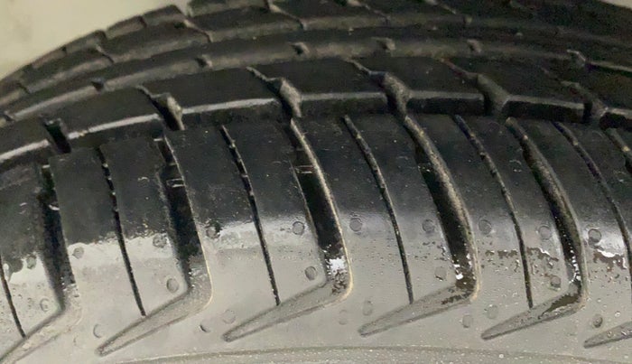 2012 Maruti Zen Estilo VXI, Petrol, Manual, 37,103 km, Left Front Tyre Tread