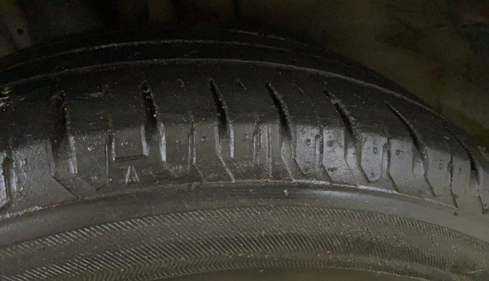 2017 Hyundai Elite i20 ASTA 1.2 DUAL TONE, Petrol, Manual, 1,23,384 km, Right Rear Tyre Tread