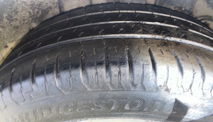 2017 Hyundai Elite i20 ASTA 1.2 DUAL TONE, Petrol, Manual, 1,23,384 km, Left Rear Tyre Tread