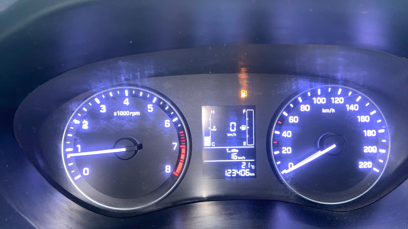 2017 Hyundai Elite i20 ASTA 1.2 DUAL TONE, Petrol, Manual, 1,23,697 km, Odometer Image