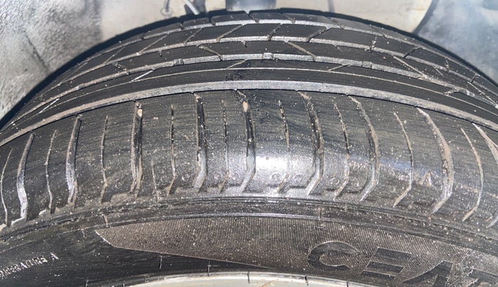 2017 Hyundai Elite i20 ASTA 1.2 DUAL TONE, Petrol, Manual, 1,23,384 km, Right Front Tyre Tread