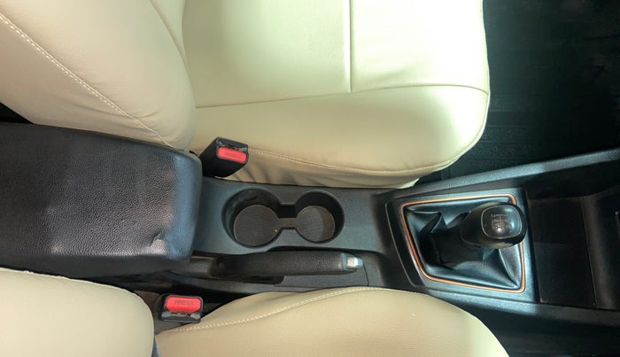 2017 Hyundai Elite i20 ASTA 1.2 DUAL TONE, Petrol, Manual, 1,23,384 km, Gear Lever