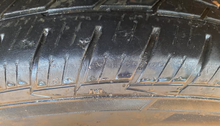 2015 Mahindra XUV500 W10, Diesel, Manual, 80,870 km, Left Front Tyre Tread