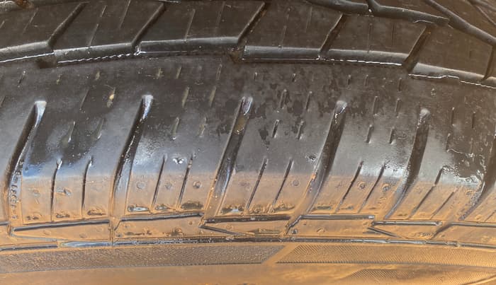 2015 Mahindra XUV500 W10, Diesel, Manual, 80,870 km, Left Rear Tyre Tread