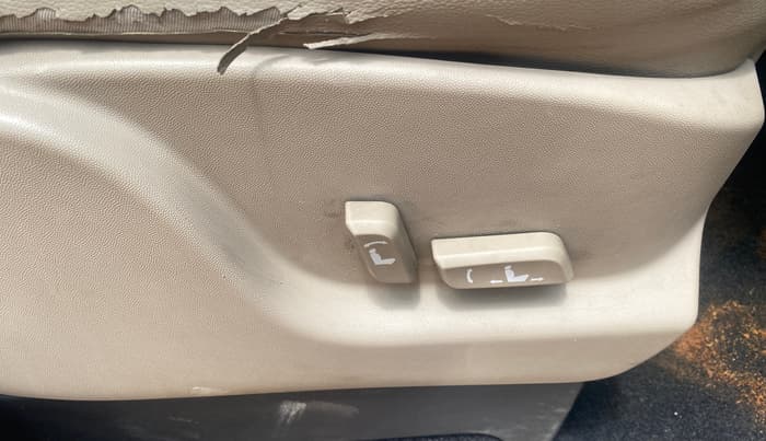 2015 Mahindra XUV500 W10, Diesel, Manual, 80,870 km, Driver Side Adjustment Panel