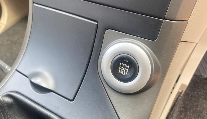 2015 Mahindra XUV500 W10, Diesel, Manual, 80,870 km, Keyless Start/ Stop Button
