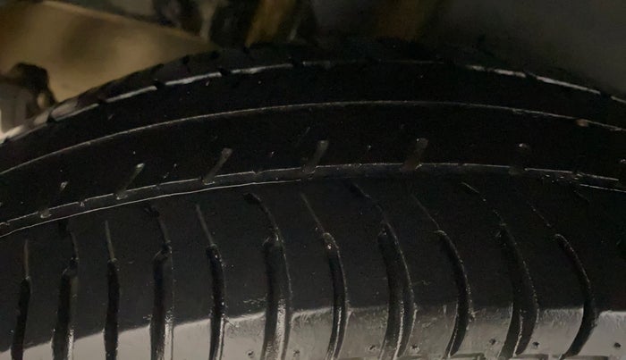 2013 Maruti Swift Dzire VDI, Diesel, Manual, 65,833 km, Right Rear Tyre Tread