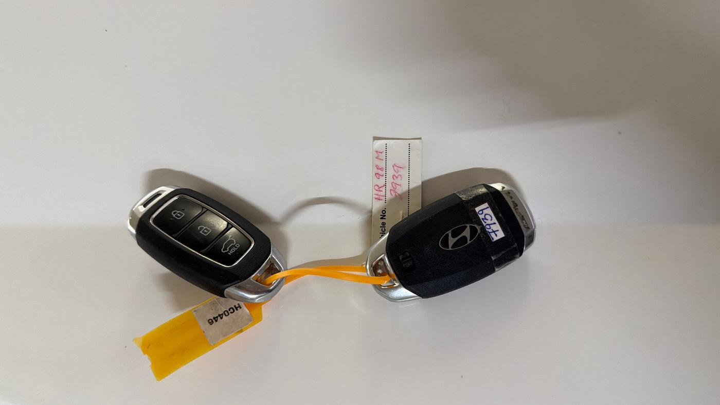 2023 Hyundai NEW I20 ASTA (O) 1.2 MT, Petrol, Manual, 23,176 km, Key Close Up