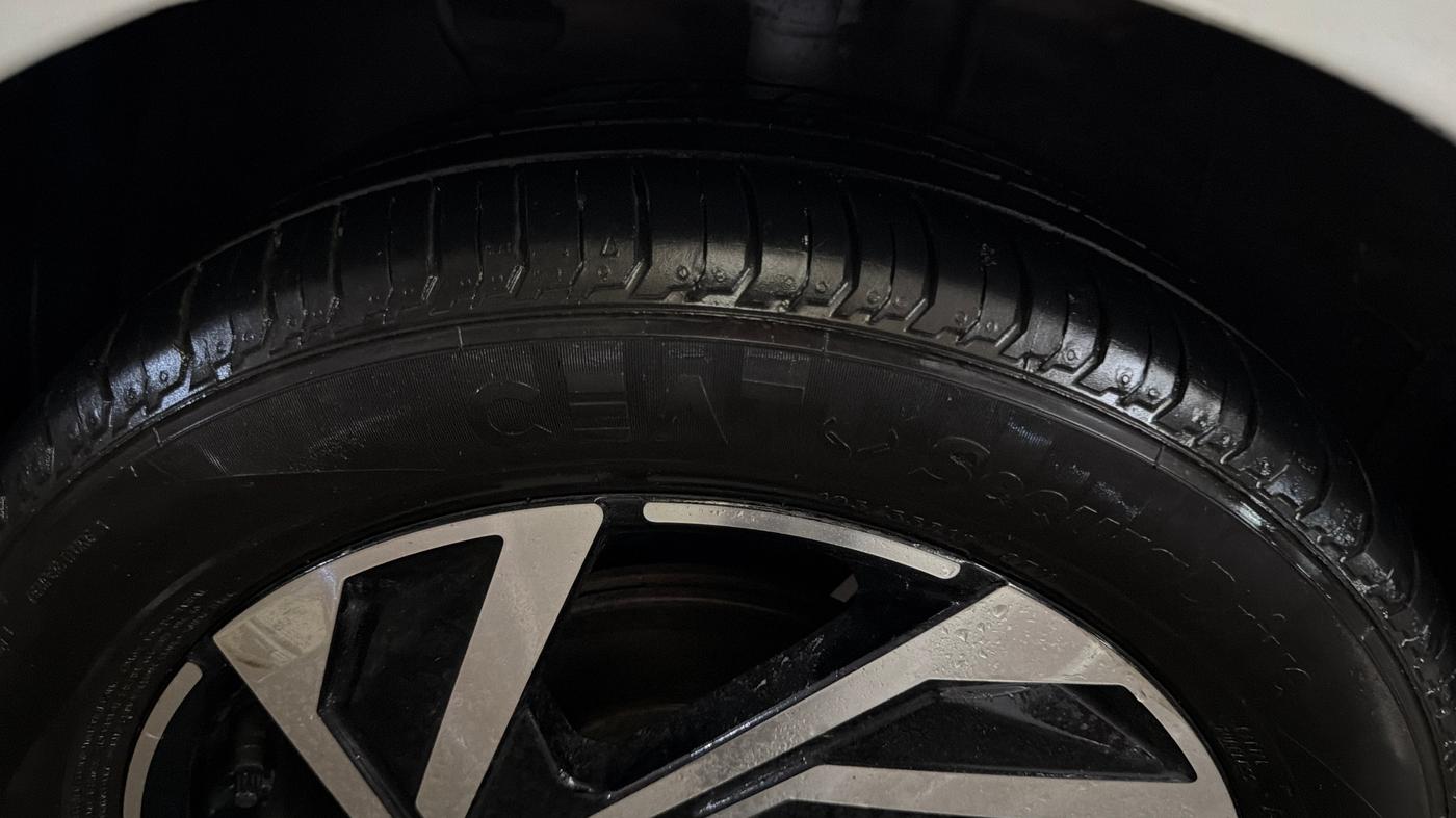 2023 Hyundai NEW I20 ASTA (O) 1.2 MT, Petrol, Manual, 23,176 km, Left Front Tyre Tread