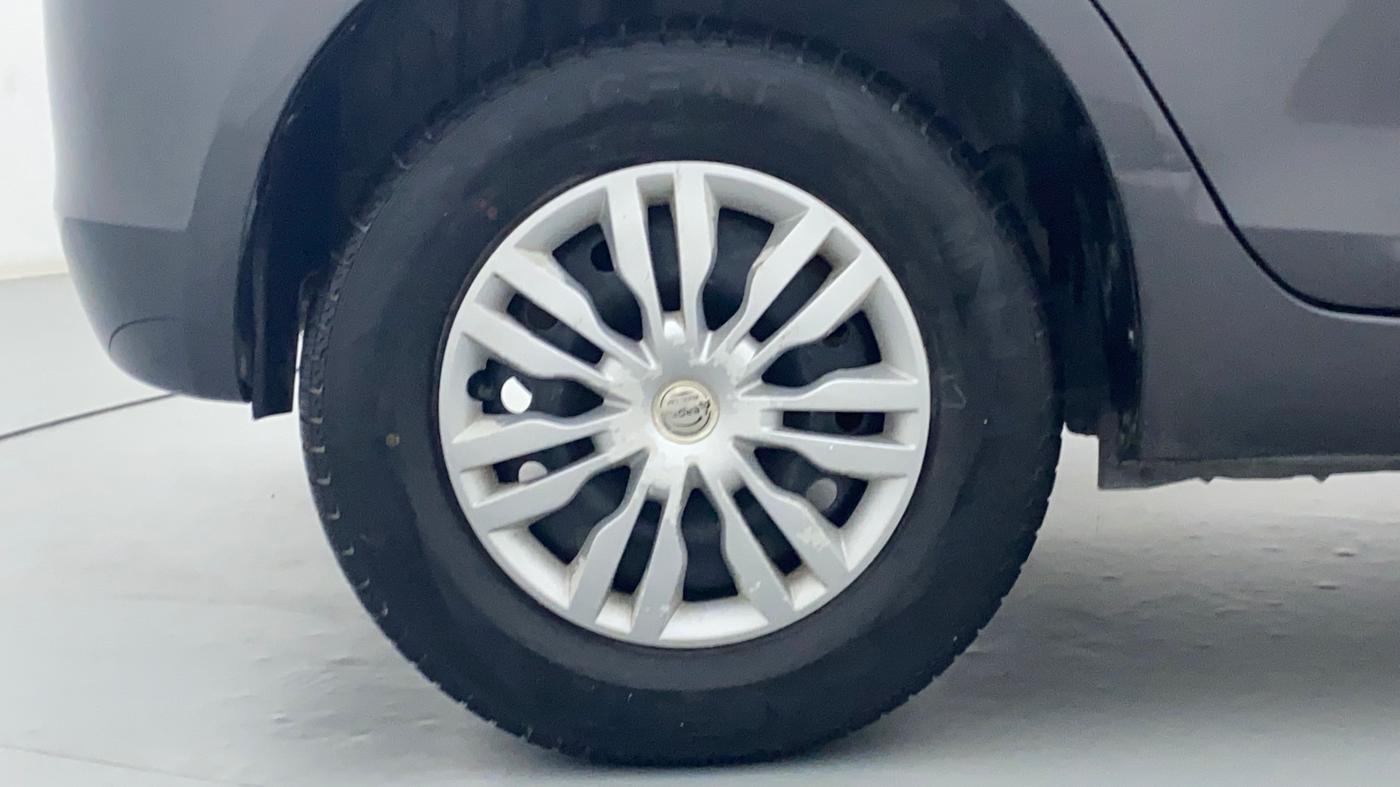 2016 Maruti Swift VXI D, Petrol, Manual, 30,780 km, Right Rear Wheel