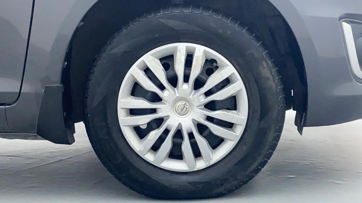 2016 Maruti Swift VXI D, Petrol, Manual, 30,780 km, Right Front Wheel