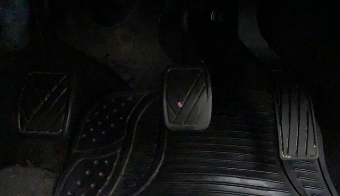 2016 Maruti Swift VXI D, Petrol, Manual, 30,780 km, Pedals