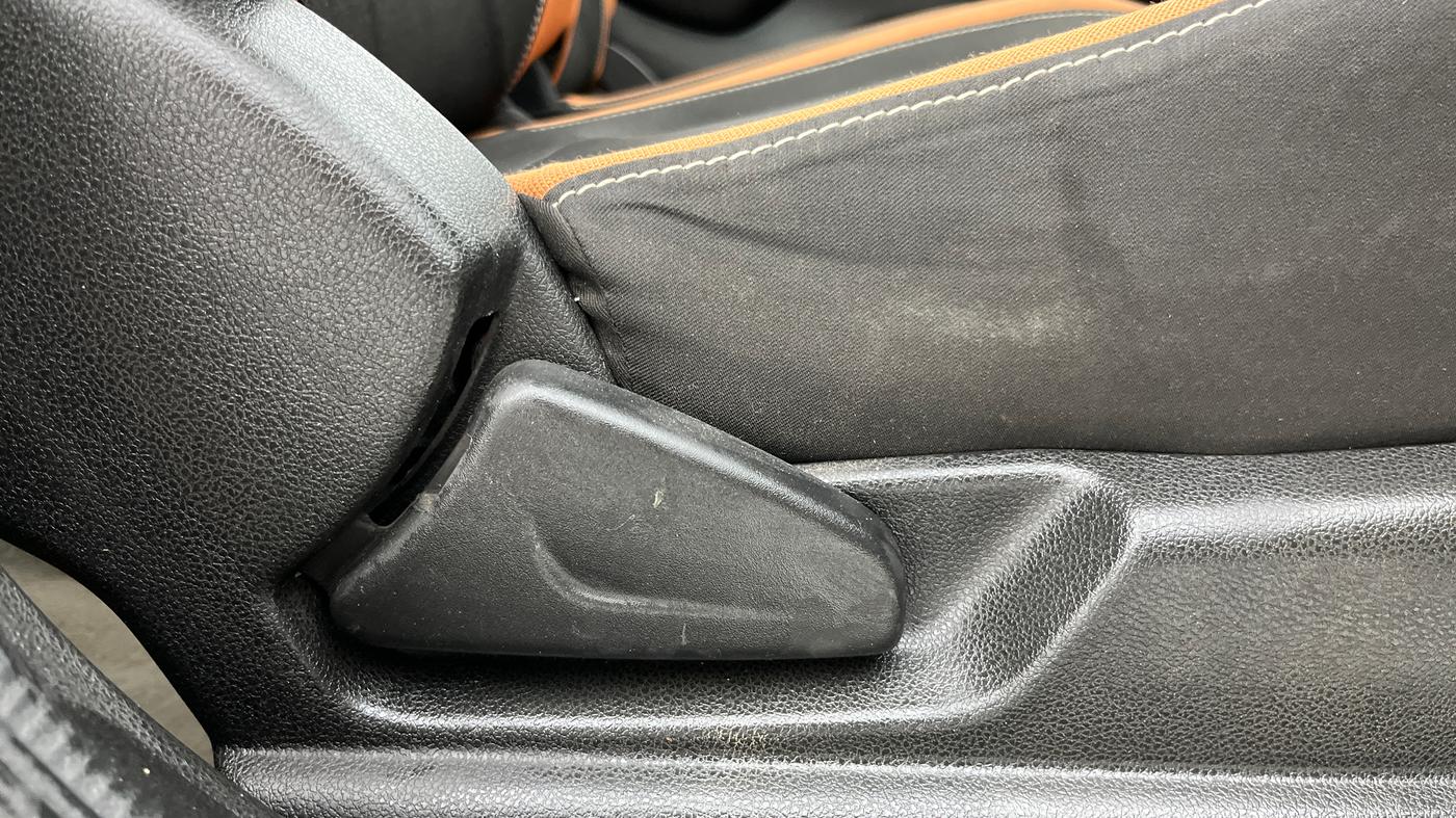 2021 Renault Kwid CLIMBER 1.0 AMT (O), Petrol, Automatic, 28,733 km, Driver Side Adjustment Panel