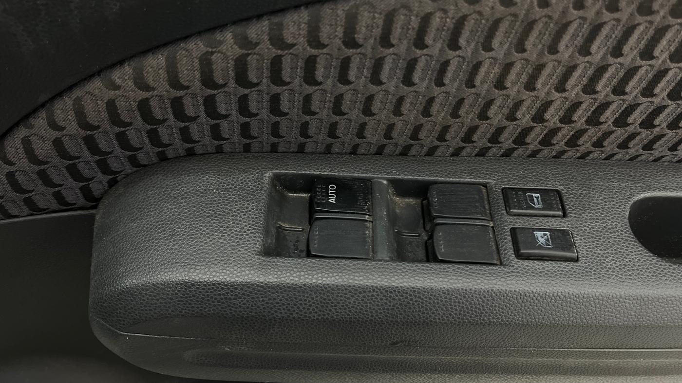 2014 Maruti Ritz VXI, Petrol, Manual, 45,015 km, Driver Side Door Panels Control