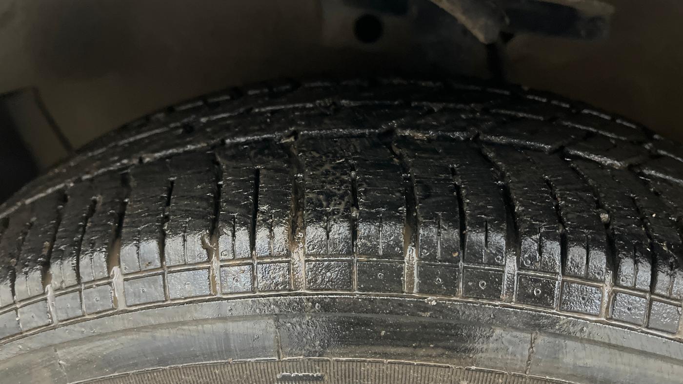 2014 Maruti Ritz VXI, Petrol, Manual, 45,015 km, Left Front Tyre Tread