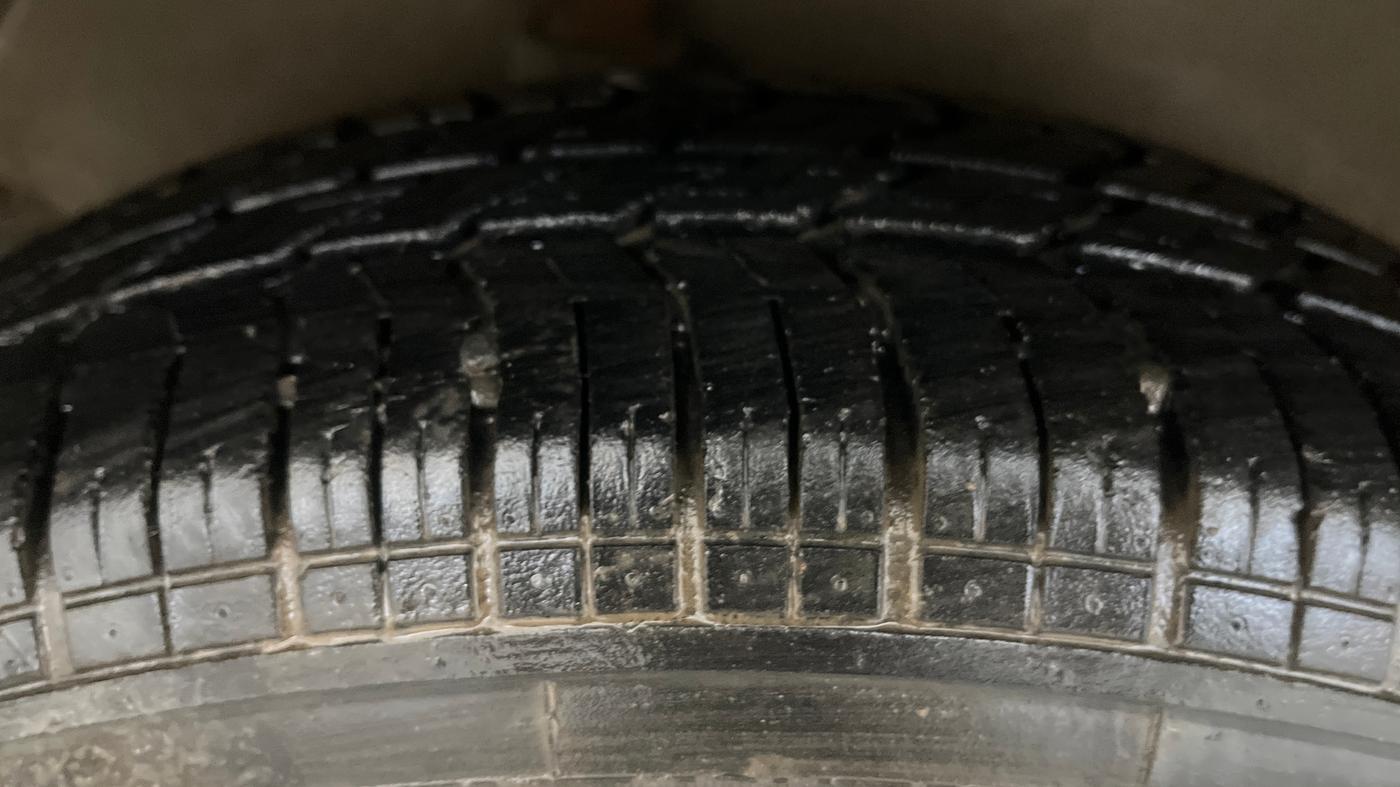 2014 Maruti Ritz VXI, Petrol, Manual, 45,015 km, Right Rear Tyre Tread