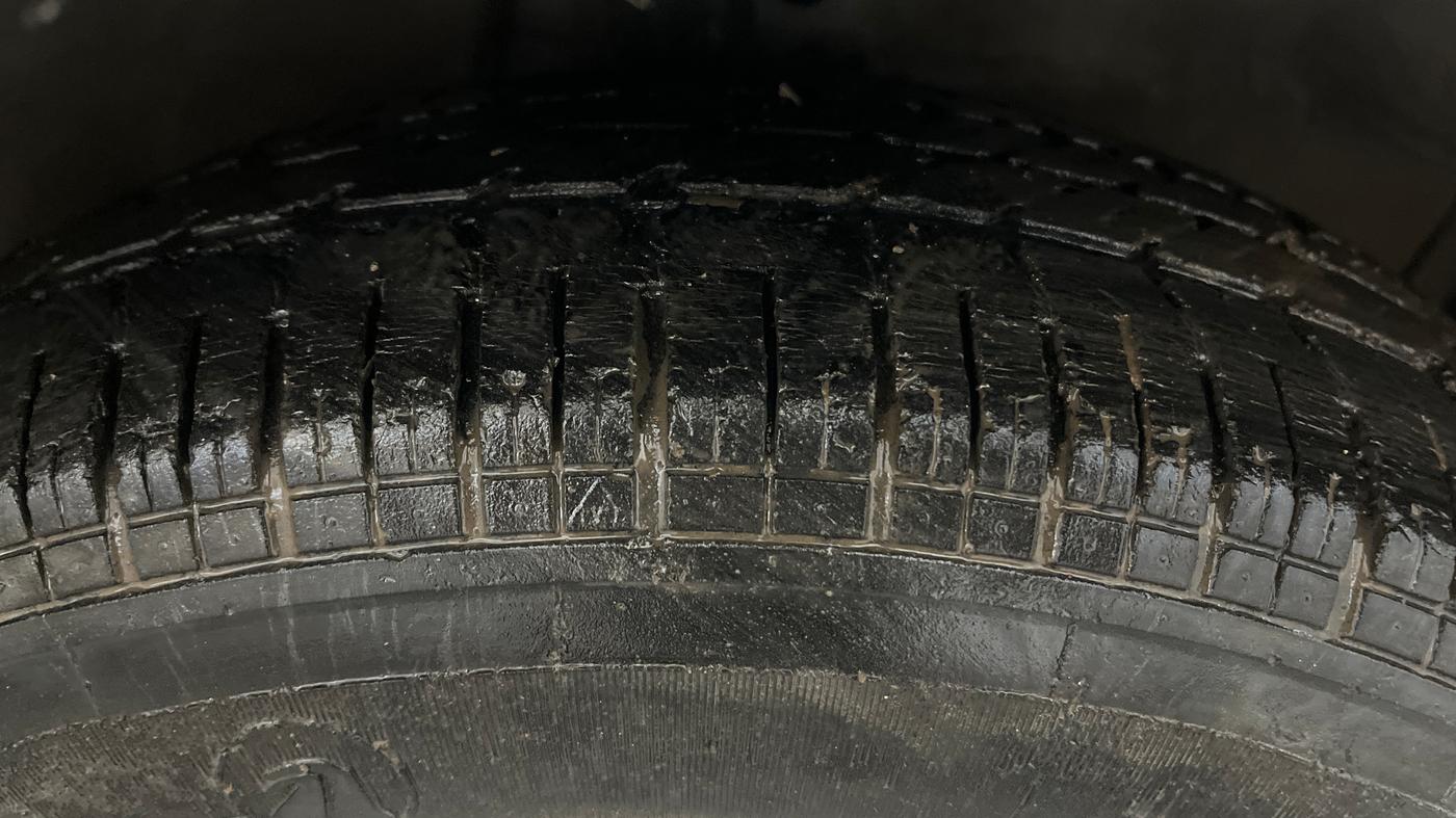 2014 Maruti Ritz VXI, Petrol, Manual, 45,015 km, Right Front Tyre Tread