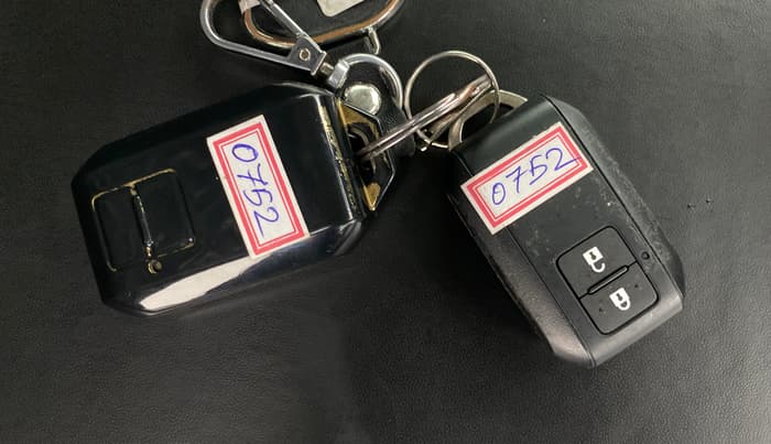 2024 Toyota Glanza V AMT, Petrol, Automatic, 22,976 km, Key Close Up